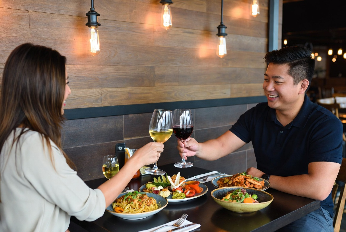 How to Track Calories When Eating Out | Practical Guide